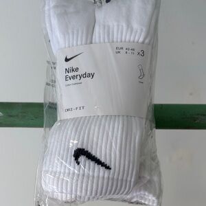 3 Pack - Nike Everyday Dri-FIT White Crew Socks